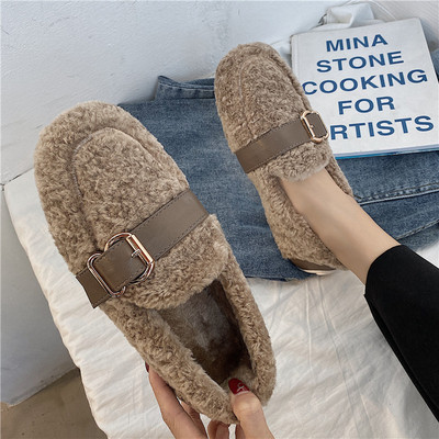 Naiste kohevad luku ja lameda tallaga mokassiinid