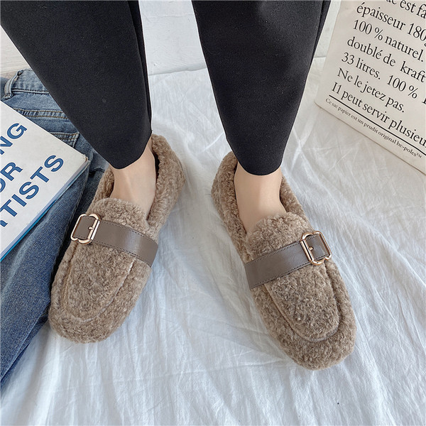 Naiste kohevad luku ja lameda tallaga mokassiinid