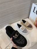 Laisvalaikio moteriški batai lygiais padais ir blizgančiomis dalelėmis bei akmenimis