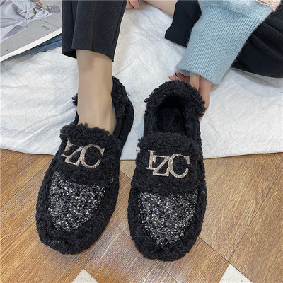 Laisvalaikio moteriški batai lygiais padais ir blizgančiomis dalelėmis bei akmenimis