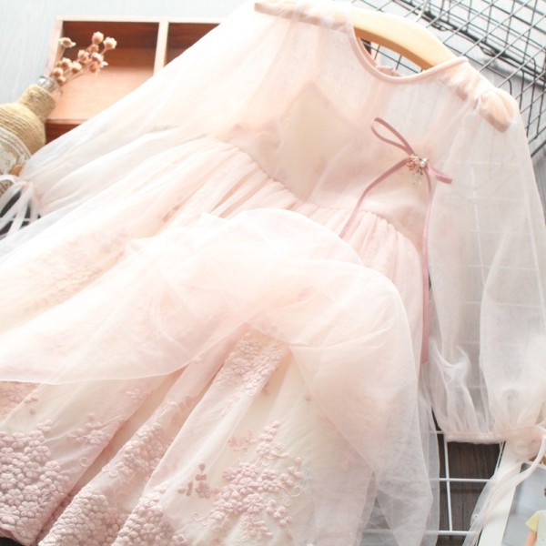 Moderna bērnu kleita ar tillu meitenēm - piegriezuma modelis