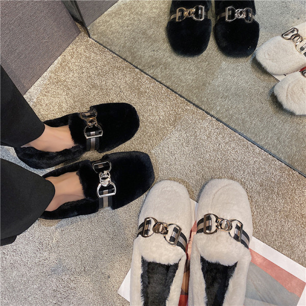 Mocasini de damă din puf cu talpă plată și element metalic