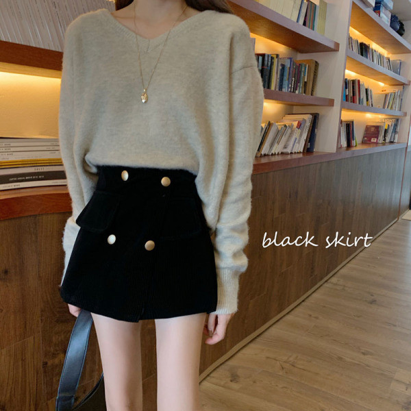 Modern női szoknya magas derékkal, fém elemekkel