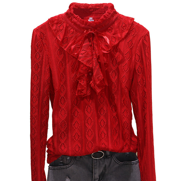 Női csipkeblúz kerek nyakkivágással és békával