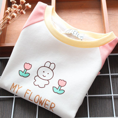 Bluză casual de damă cu decolteu oval și imprimeu