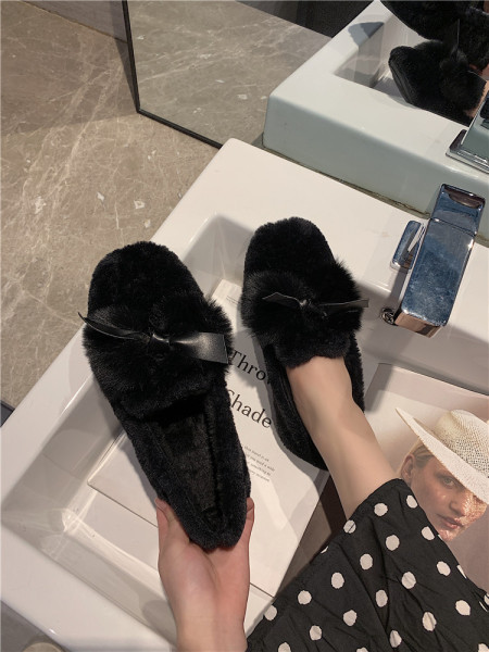 Pliušiniai moteriški mokasinai su kaspinu ir plokščiu padu