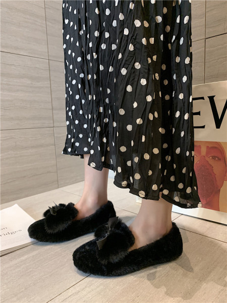 Pliušiniai moteriški mokasinai su kaspinu ir plokščiu padu