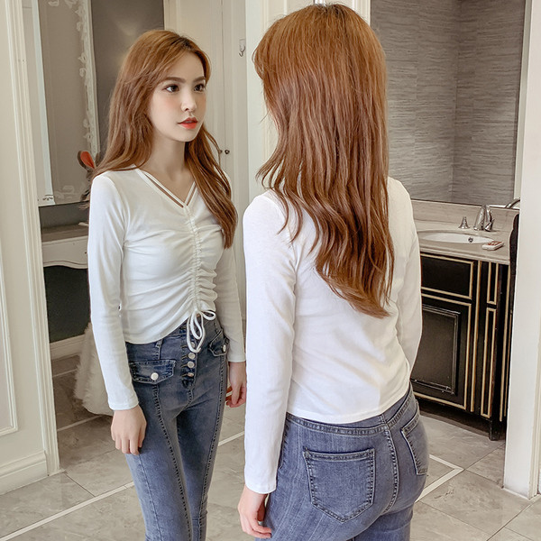 Sieviešu ikdienas blūze ar špica kakla izgriezumu un saitēm