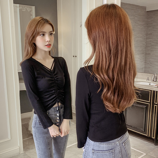 Sieviešu ikdienas blūze ar špica kakla izgriezumu un saitēm