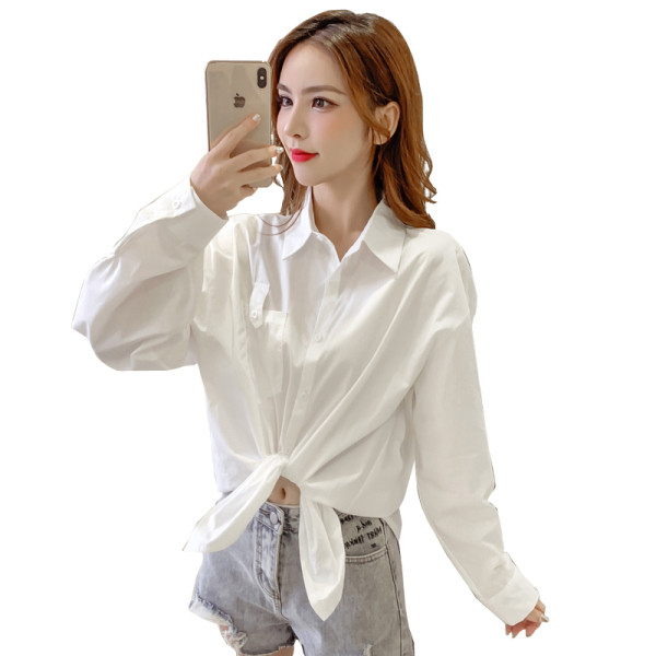 Moteriški laisvalaikio marškiniai su klasikine apykakle ir sagomis