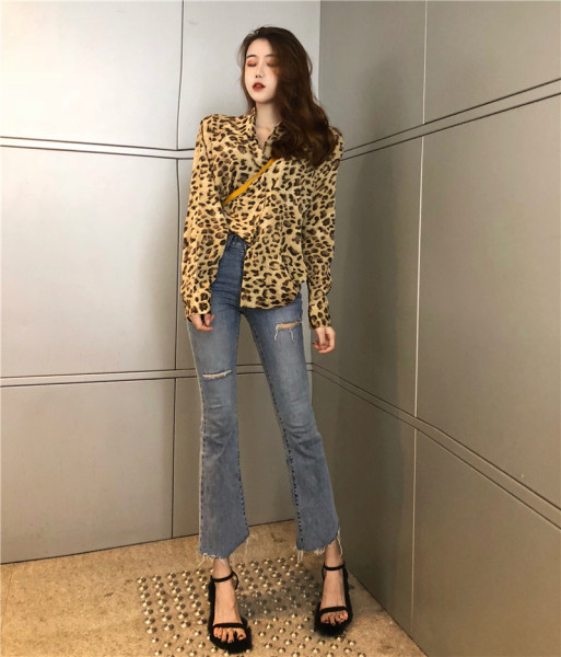 Široka ženska košulja s leopard printom