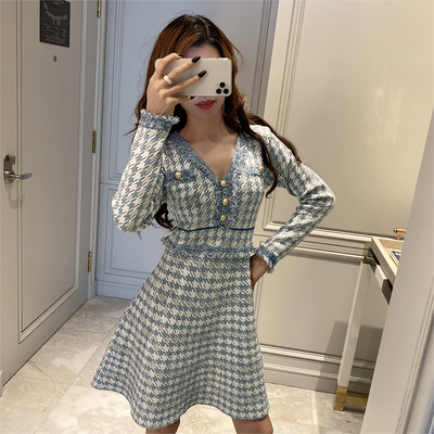 Kockás női ruha hosszú ujjal és gombokkal