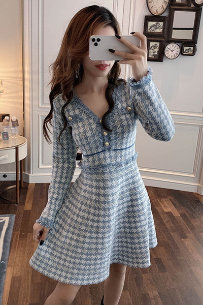 Kockás női ruha hosszú ujjal és gombokkal