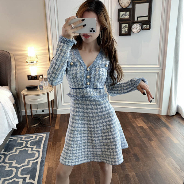 Kockás női ruha hosszú ujjal és gombokkal