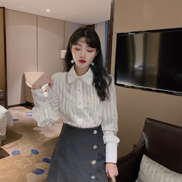 Modern női ing klasszikus gallérral, rojtokkal