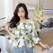 Moderns sieviešu krekls ar nolaistām piedurknēm un krāsainu apdruku