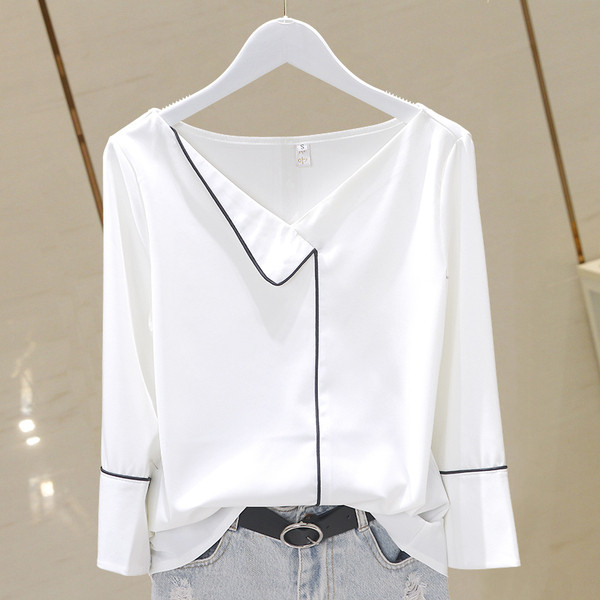 Cămașă casual de damă cu decolteu spitz - model larg