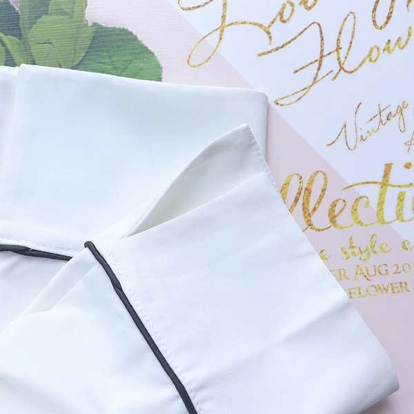 Cămașă casual de damă cu decolteu spitz - model larg