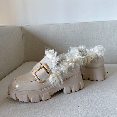 Ikdienas sieviešu apavi ar augstu raupju zoli un dūnu