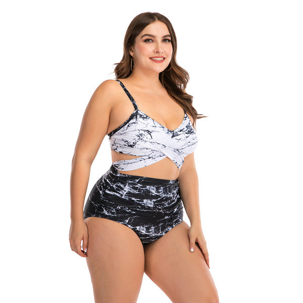 Moderns divdaļīgs peldkostīms ar marmora efektu