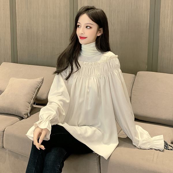 Sieviešu ikdienas pavasara blūze ar augstu apkakli un garām platām piedurknēm