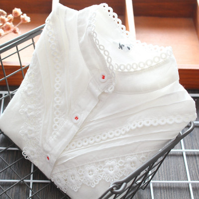 Bērnu krekls ar mežģīnēm un zemu apkakli meitenēm