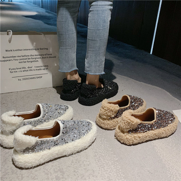 Női alkalmi cipő lapos talppal és fényes részecskékkel