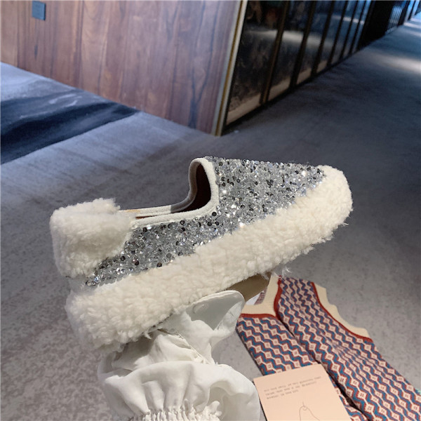 Női alkalmi cipő lapos talppal és fényes részecskékkel