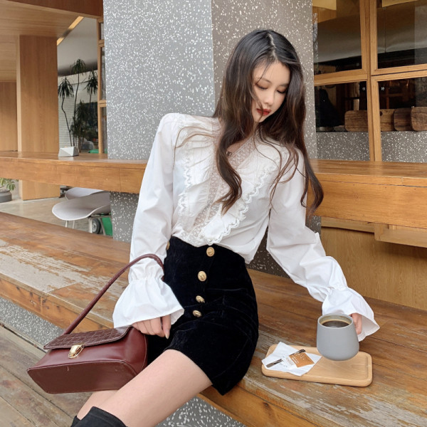 Fehér női ing béka és lótusz ujjakkal