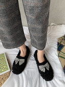 Laisvalaikio moteriški pliušiniai batai dekoruoti akmenukais