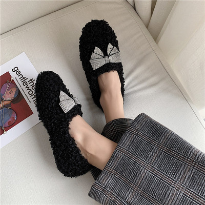 Laisvalaikio moteriški pliušiniai batai dekoruoti akmenukais