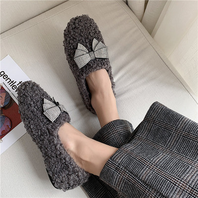 Laisvalaikio moteriški pliušiniai batai dekoruoti akmenukais