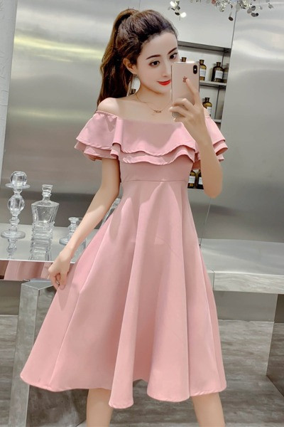 Jauna modeļa sieviešu kleitas piegriezuma modelis ar laivveida kakla izgriezumu