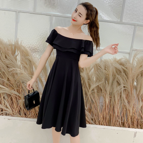 Jauna modeļa sieviešu kleitas piegriezuma modelis ar laivveida kakla izgriezumu