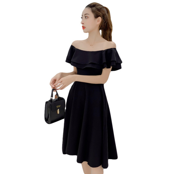 Jauna modeļa sieviešu kleitas piegriezuma modelis ar laivveida kakla izgriezumu