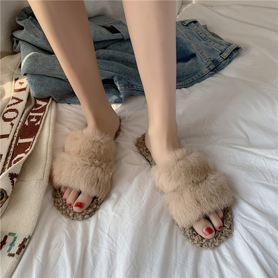 Női papucs pehely és lapos talppal