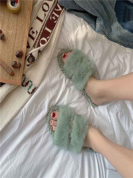 Női papucs pehely és lapos talppal