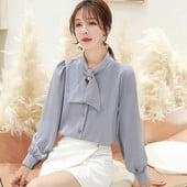 Stilīgs sieviešu pavasara krekls ar pogām un garām piedurknēm