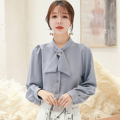 Stilīgs sieviešu pavasara krekls ar pogām un garām piedurknēm