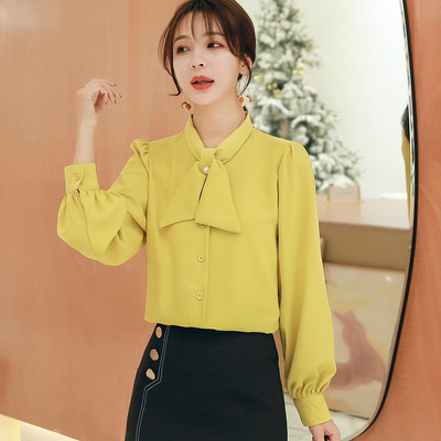 Stilīgs sieviešu pavasara krekls ar pogām un garām piedurknēm