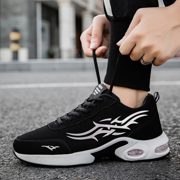 Jauns atsperu kedu modelis no eko zamšādas un mežģīnēm