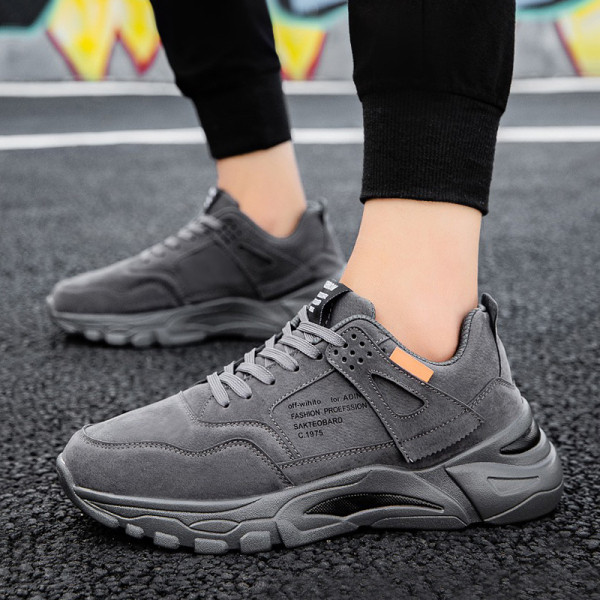 Naujas spyruoklinių laisvalaikio kedų modelis iš eko zomšos