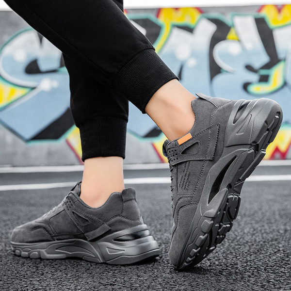 Naujas spyruoklinių laisvalaikio kedų modelis iš eko zomšos