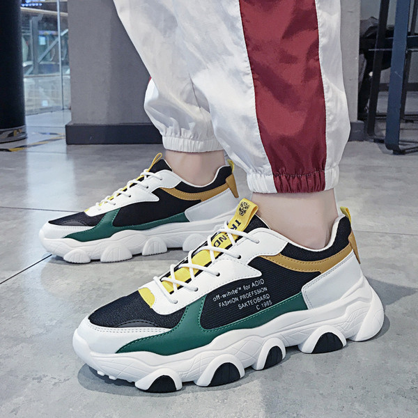 Naujo modelio spyruokliniai sportbačiai iš eko odos su užrašais