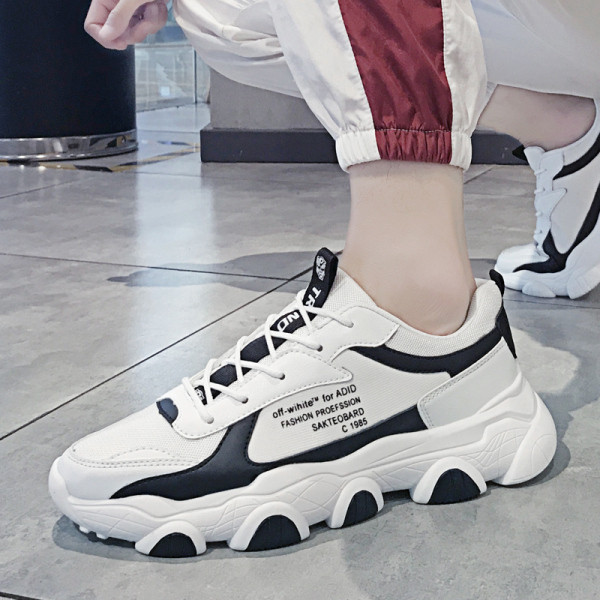 Naujo modelio spyruokliniai sportbačiai iš eko odos su užrašais