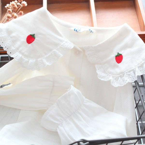 Modern gyereking ovális nyakkivágással és eper hímzéssel