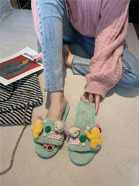 Papuci de pluș de damă cu elemente 3D și talpă plată