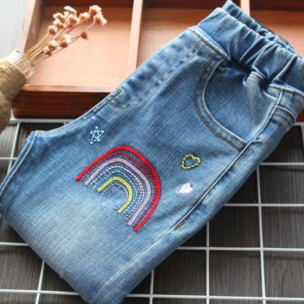 Naujas ilgų vaikiškų džinsų modelis su siuvinėjimais mergaitėms