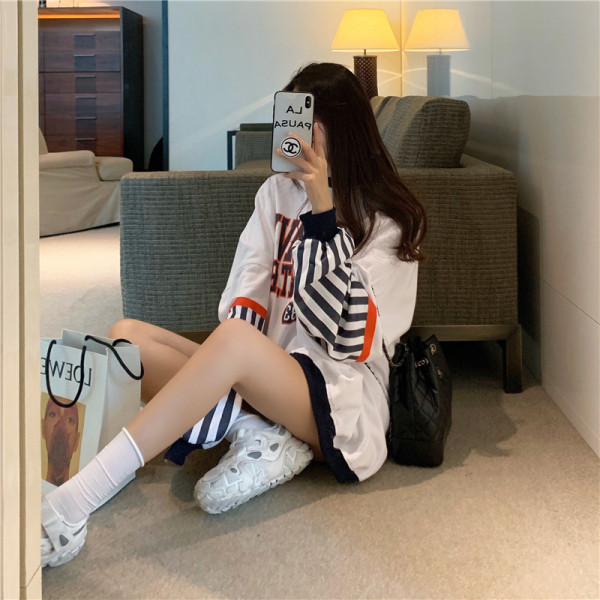 Ilgi moteriški megztiniai su ovalia iškirpte – plataus modelio