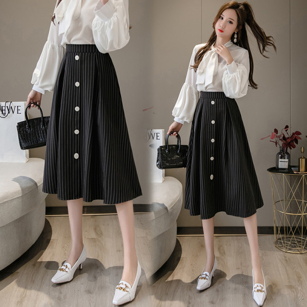 Sieviešu ikdienas svārki ar augstu vidukli un pogām melnā krāsā